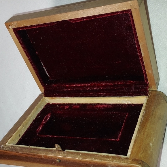Vintage Wood Box with Red Lined Material Curved Edges - Picture 4 of 12